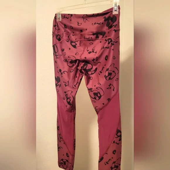 Under Armour Women's Deep Maroon Ankle Crop Ako Print Leggings - Picture 6 of 11